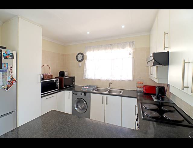 4 BEDROOM FREEHOLD FOR SALE IN GLENHAZEL